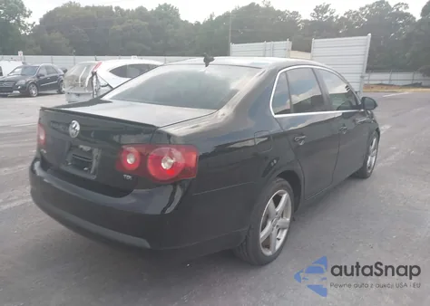 2010 Volkswagen Jetta Tdi z USA, uszkodzony, nr VIN 3VWRL7AJ2AM092254